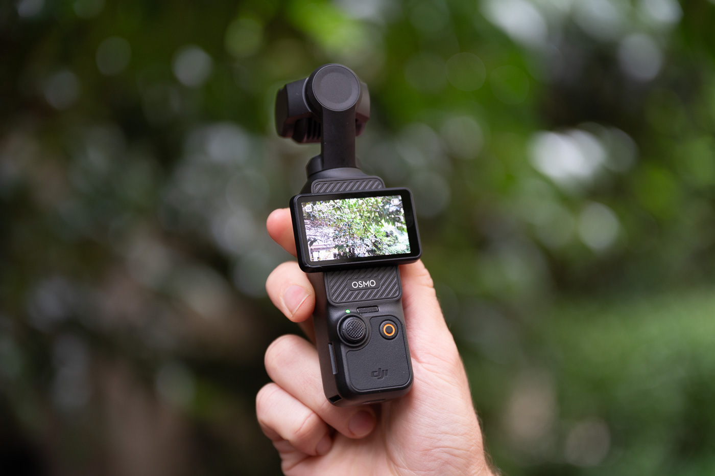 DJI Osmo Pocket 3 thiết kế cầm tay tiện lợi