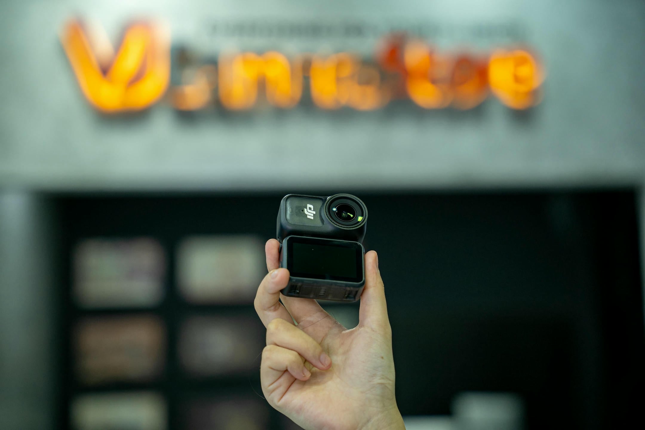 DJI Osmo Nano hỗ trợ quay 10-bit v&agrave; định dạng m&agrave;u D-Log M