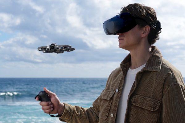 DJI Avata 360 cho phép chuyển đổi giữa hai hệ điều khiển