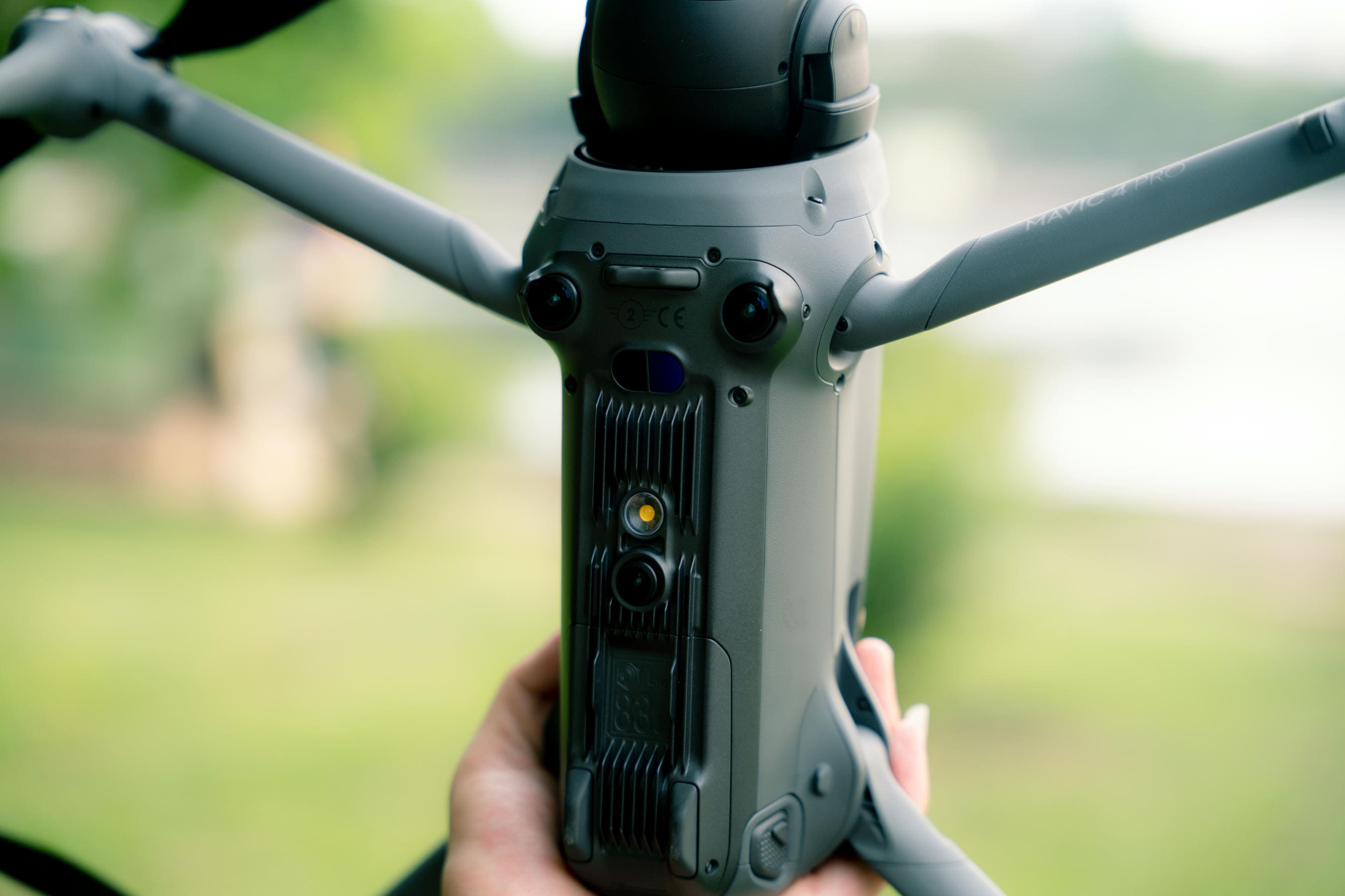 Cảm biến phía dưới drone