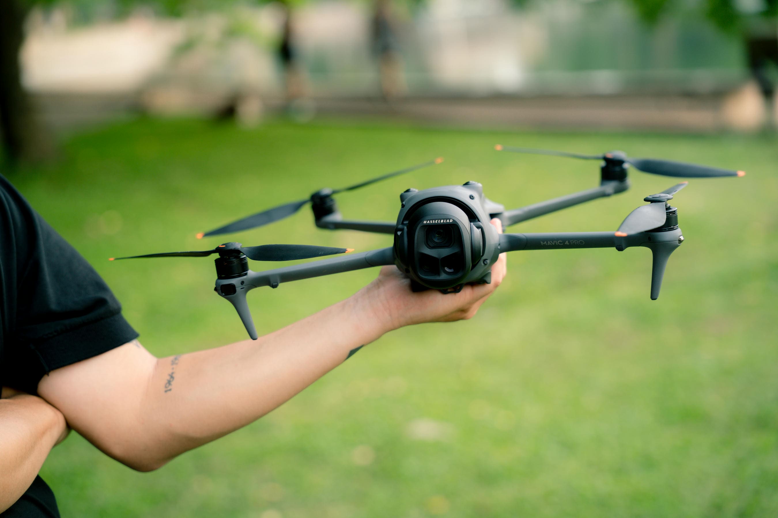 DJI cung cấp đầy đủ các profile phục vụ cả người dùng phổ thông lẫn chuyên nghiệp, bao gồm 10-bit D-Log và HLG