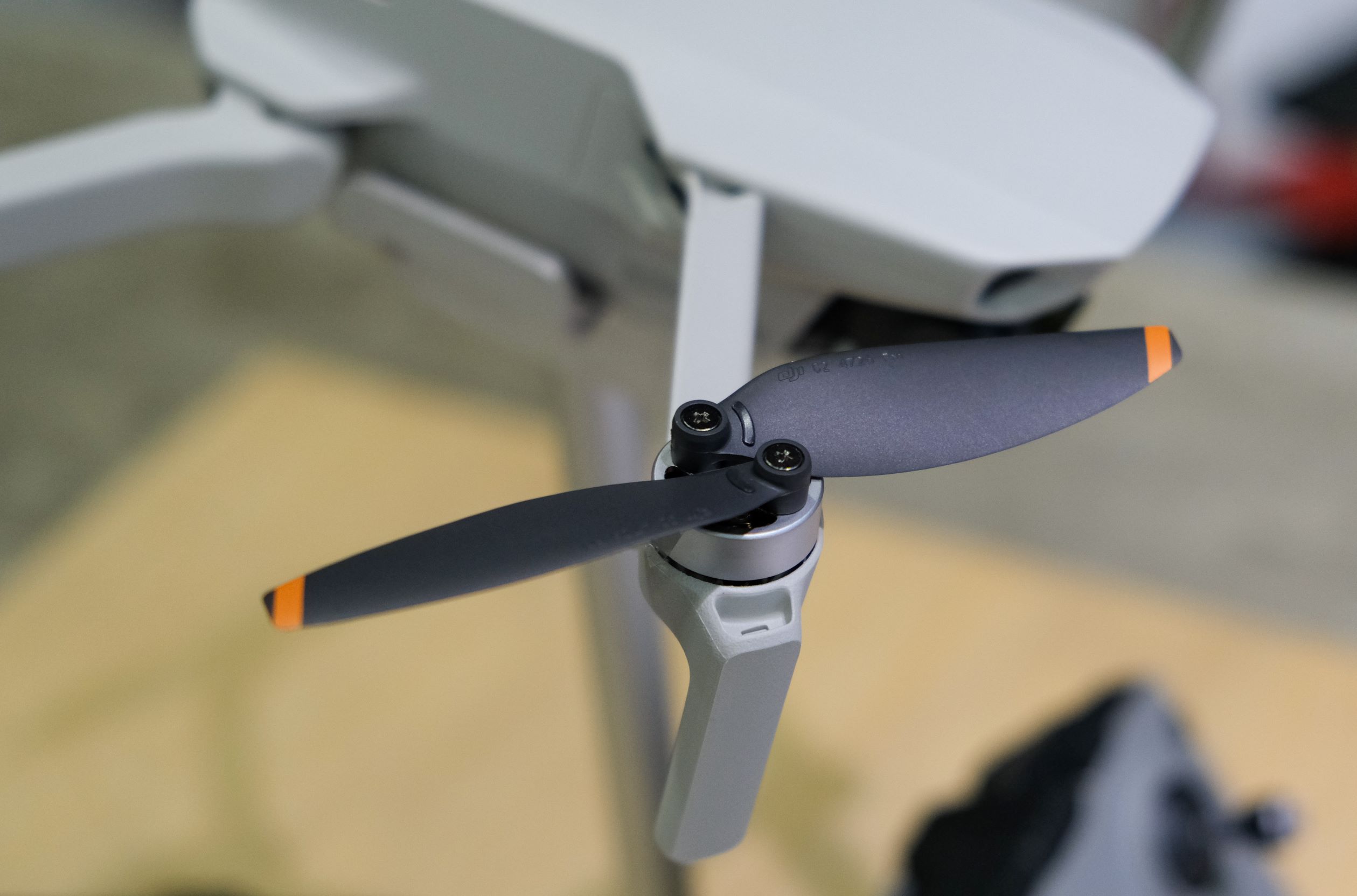 cảnh quay của người dùng ổn định ngay cả khi bay trong môi trường có gió cấp 5