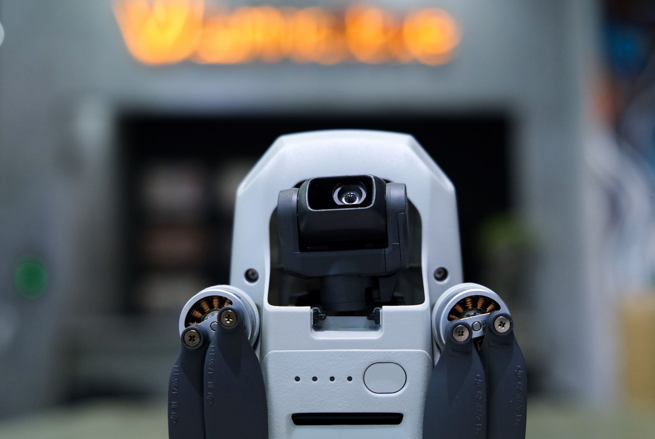 Camera của DJI Mini 2 SE được trang bị khả năng zoom 4x