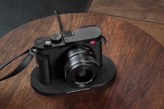 Leica Q3 kế thừa ống kính chính góc rộng Summilux 28mm f/1.7 ASPH