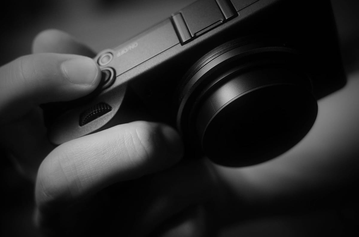 Thiết kế ngoại h&igrave;nh thuần monochrome