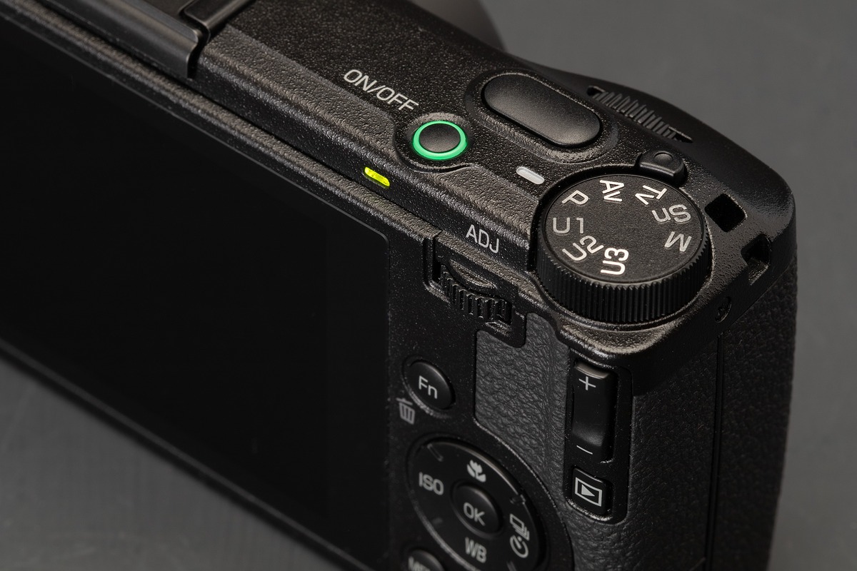 GR IV còn được trang bị tính năng Full Press Snap