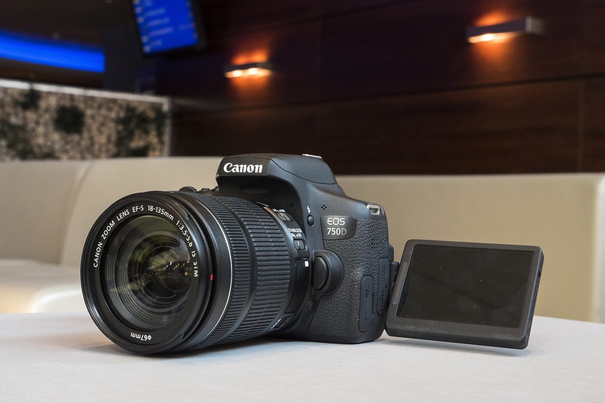 Canon EOS 750D sở hữu màn hình LCD cảm ứng xoay lật 3.0