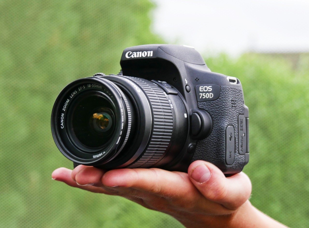 Hình dáng, thiết kế máy ảnh Canon EOS 750D