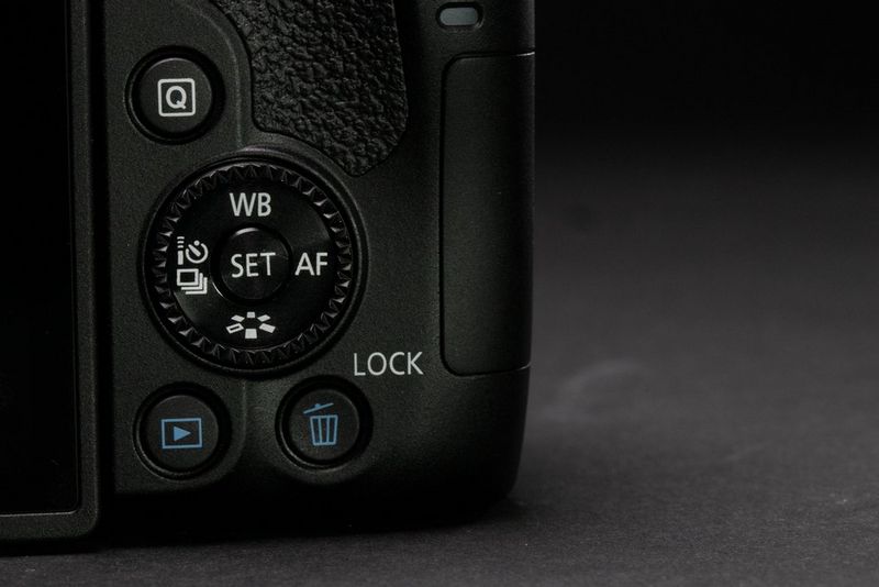 Canon eos 850D có bảng quay số nhanh điều chỉnh các cài đặt chụp