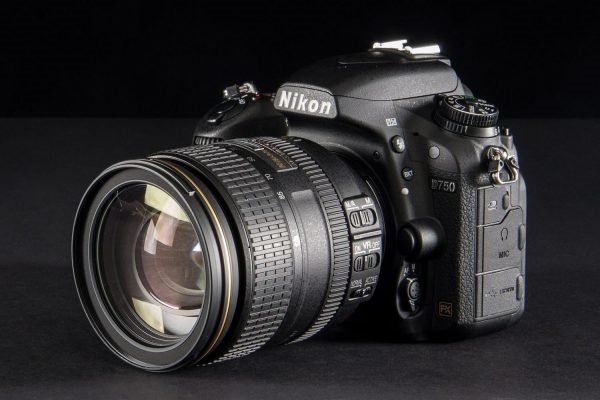 thiết kế của máy ảnh Nikon D750