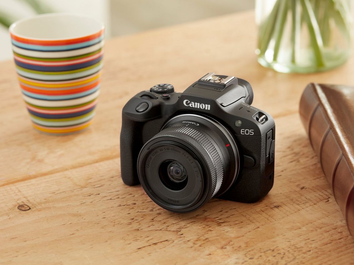 Canon R100 có thể quay video slow-motion chất lượng 4K