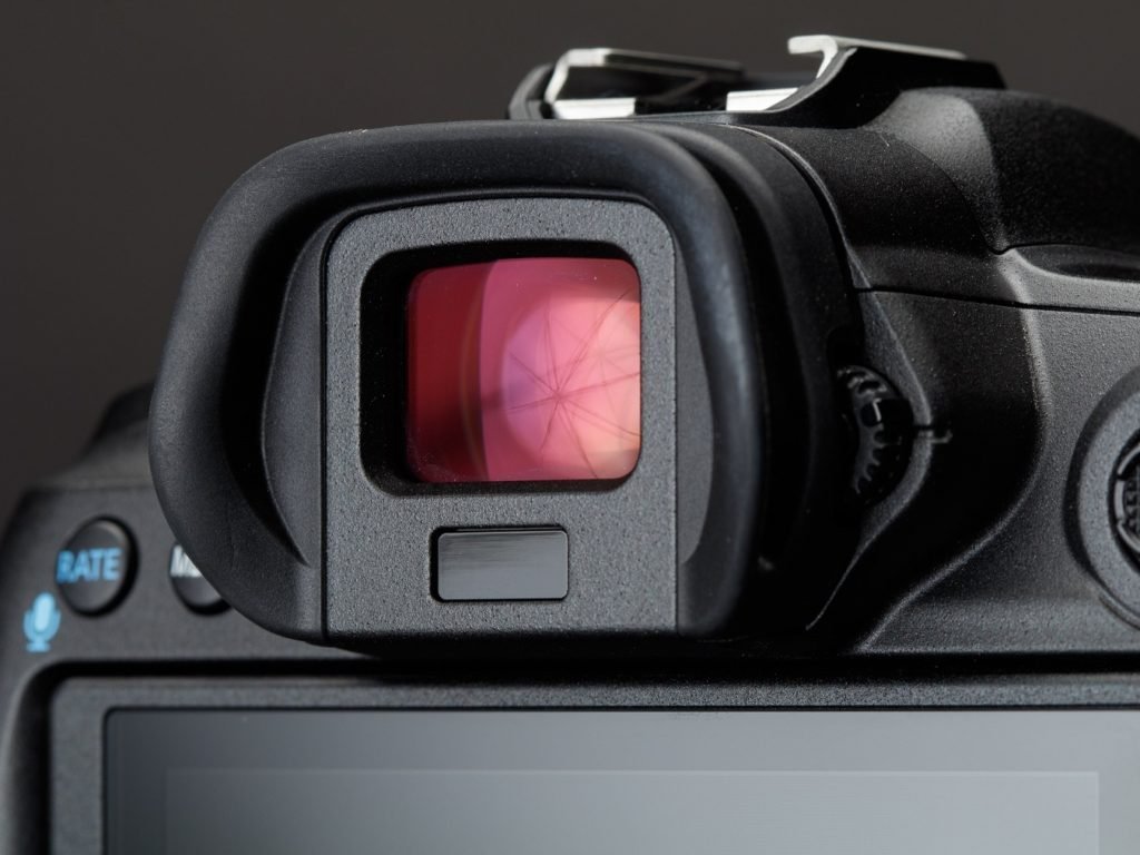 Canon EOS R5 - EVF cho trải nghiệm chân thực