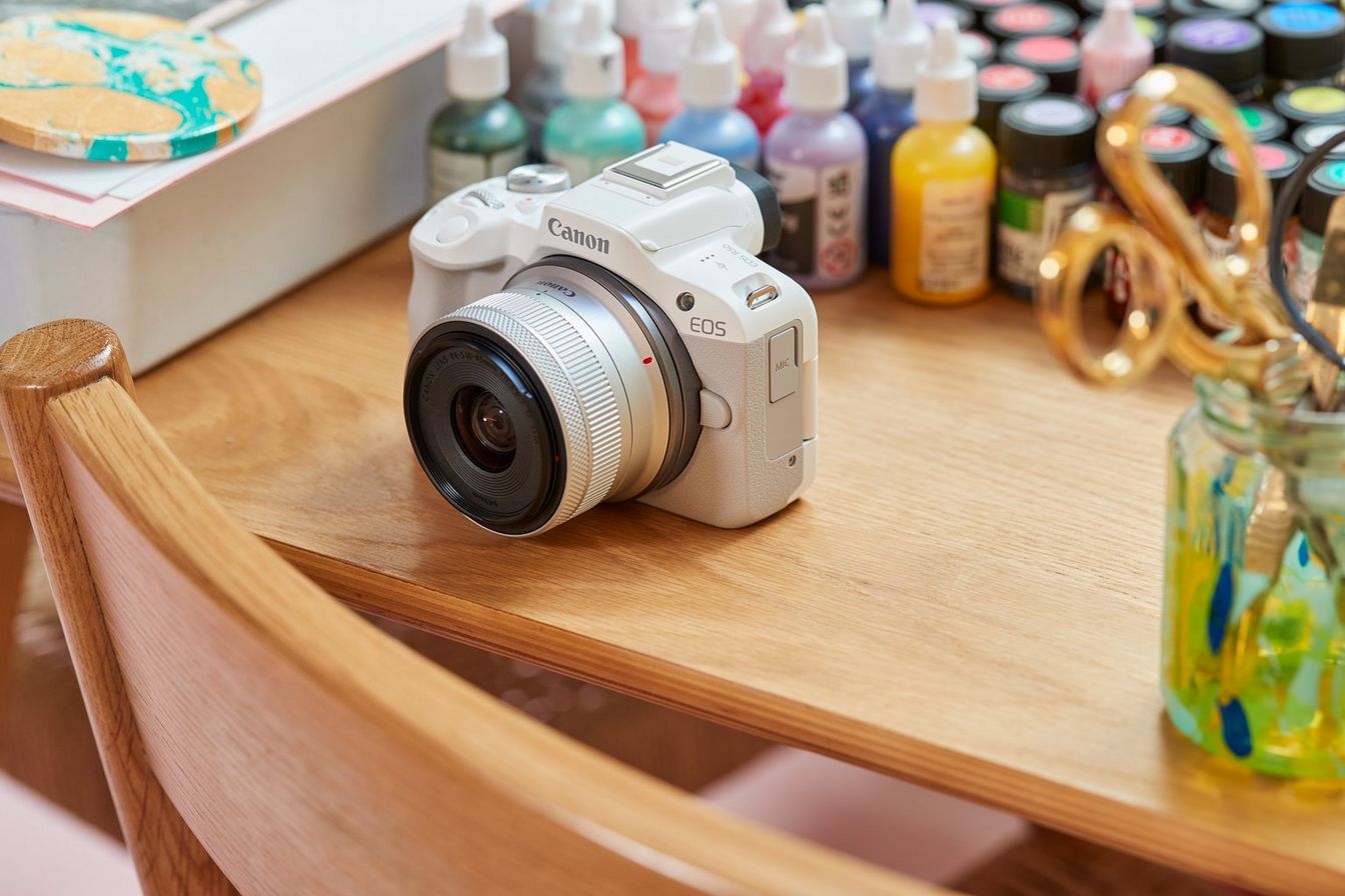 Canon EOS R50 trang bị cảm biến APS-C CMOS 24.2MP