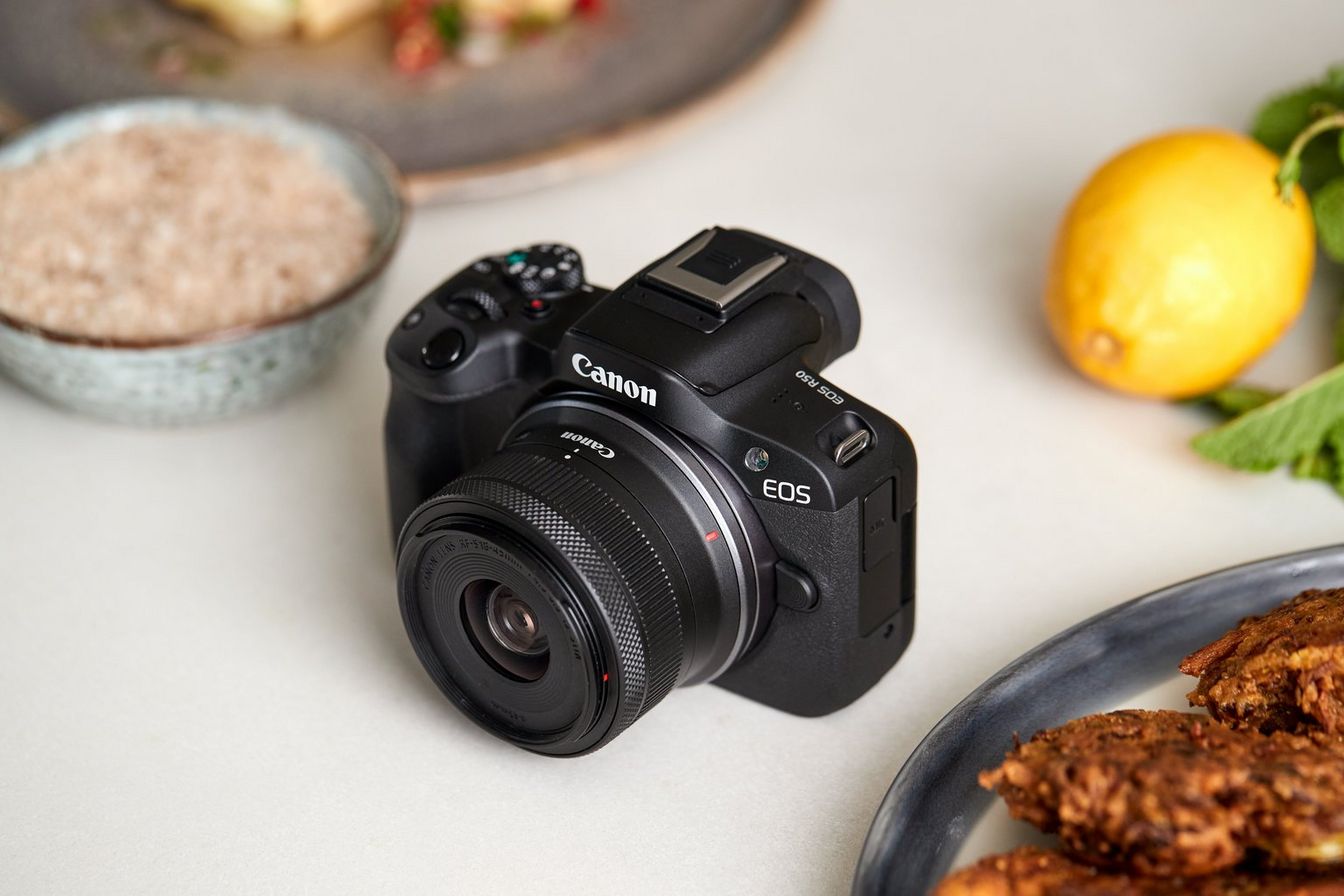 Canon EOS R50 trang bị cảm biến APS-C CMOS 24.2MP