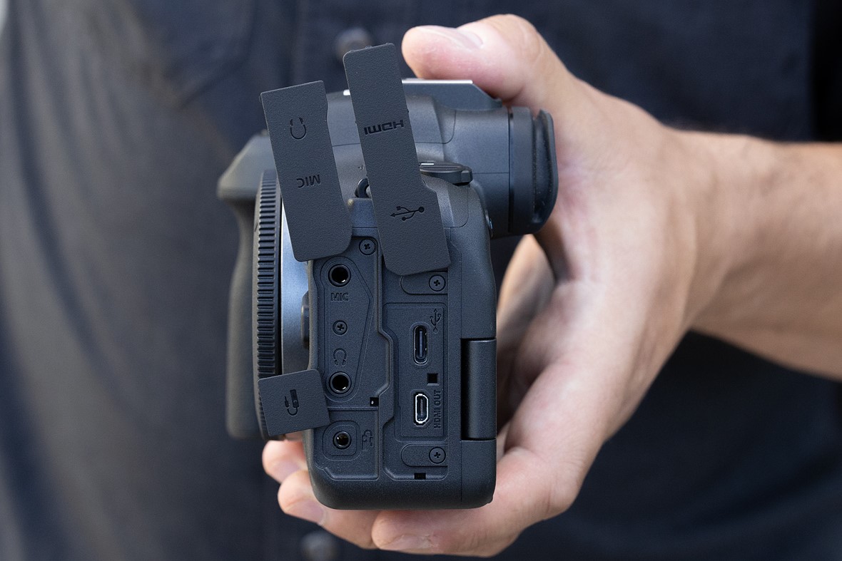 Camera Canon R6 Mark II đa dạng kết nối
