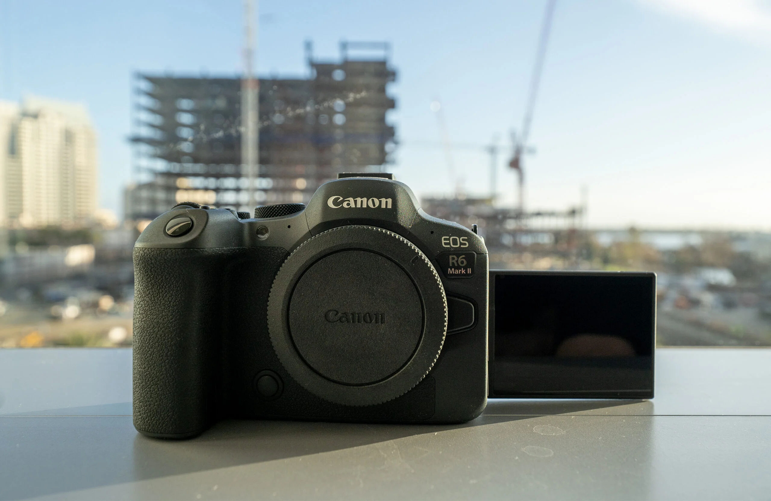 Camera Canon R6 Mark II sở hữu cảm biến 24,2MP