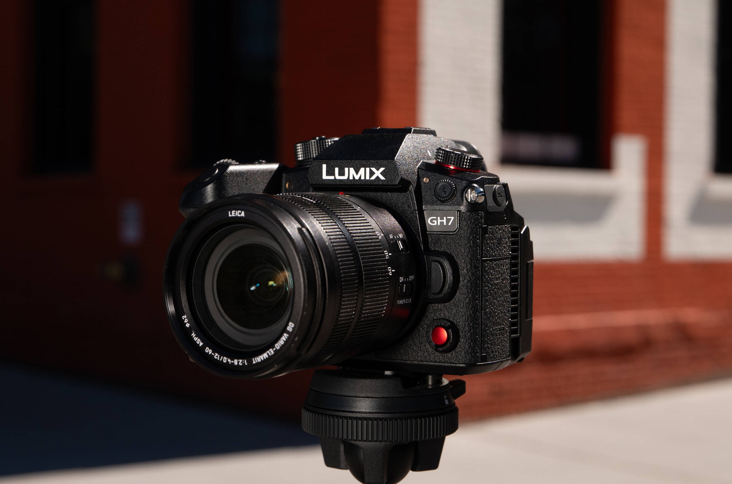 Lumix GH7 kết nối có dây và không dây