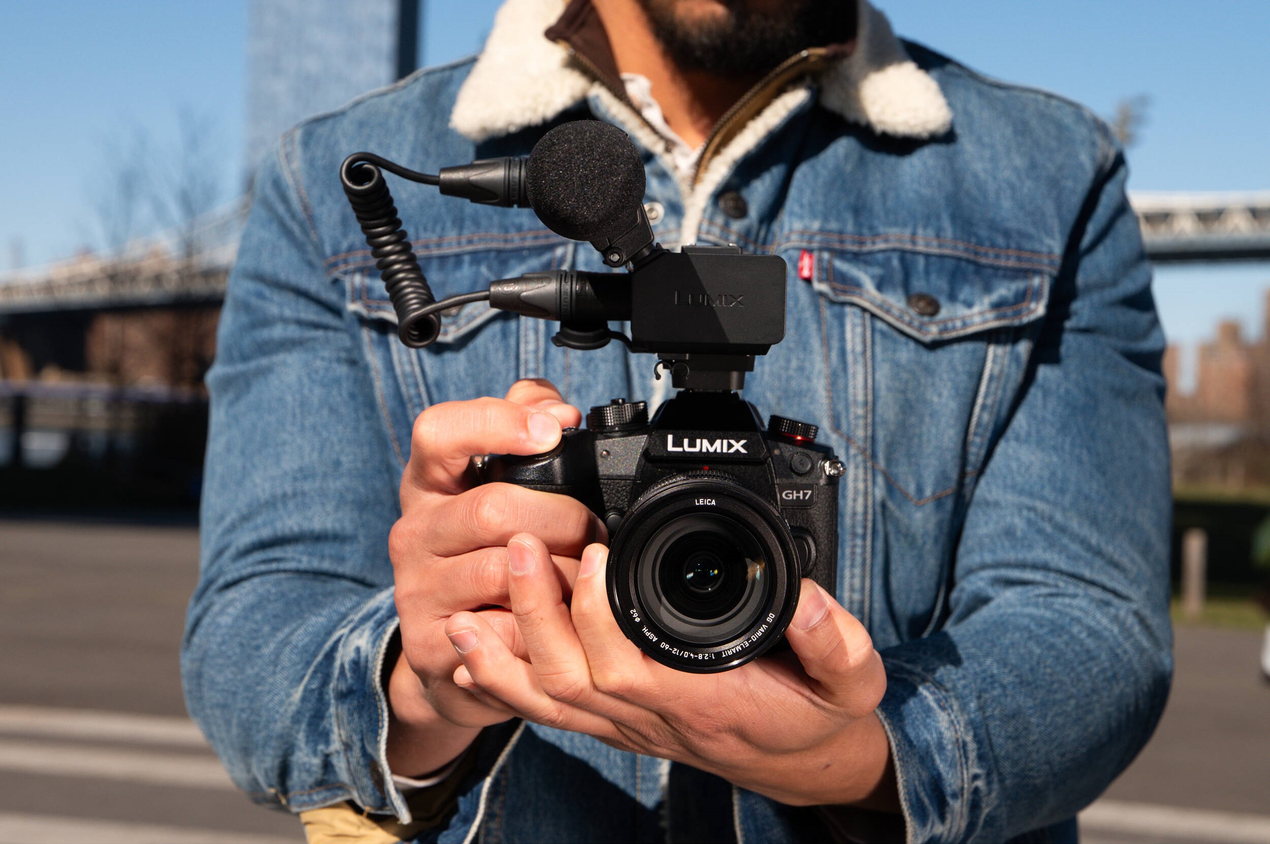 Panasonic GH7 sử dụng đầu thu âm DMW-XLR2