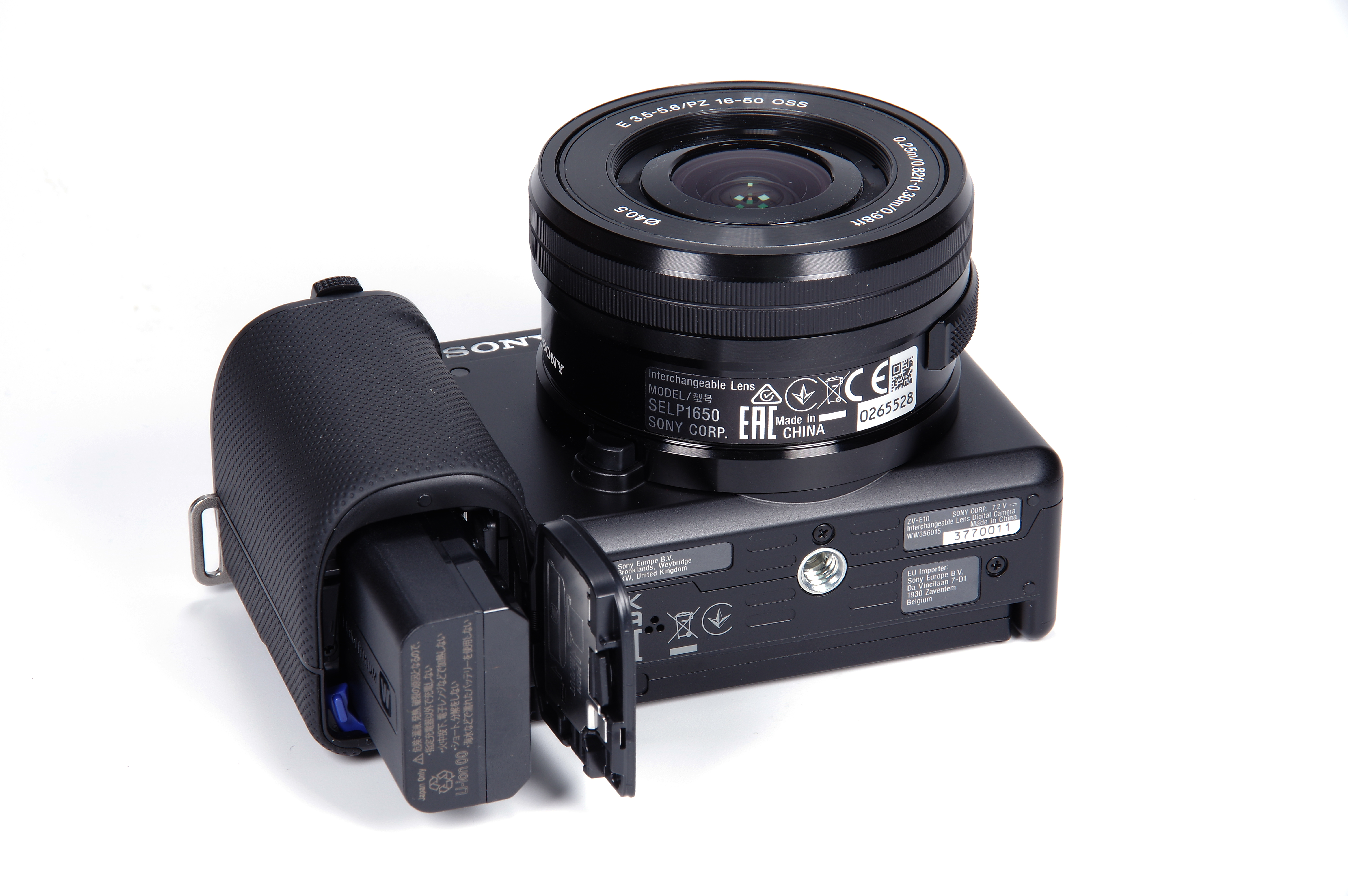 Máy ảnh Sony ZV-E10 có thể cấp nguồn bằng nhiều cách khác nhau