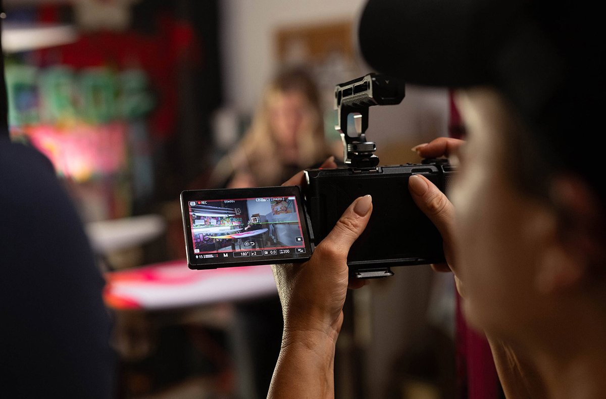 Ống kính Nikon ZR linh hoạt và chống rung tối đa