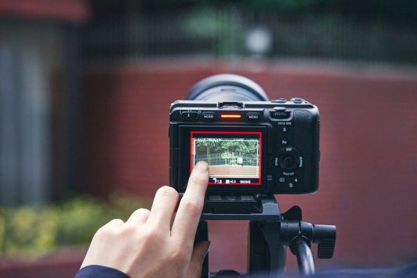 Sony FX3A tích hợp đèn báo hiệu trước và sau