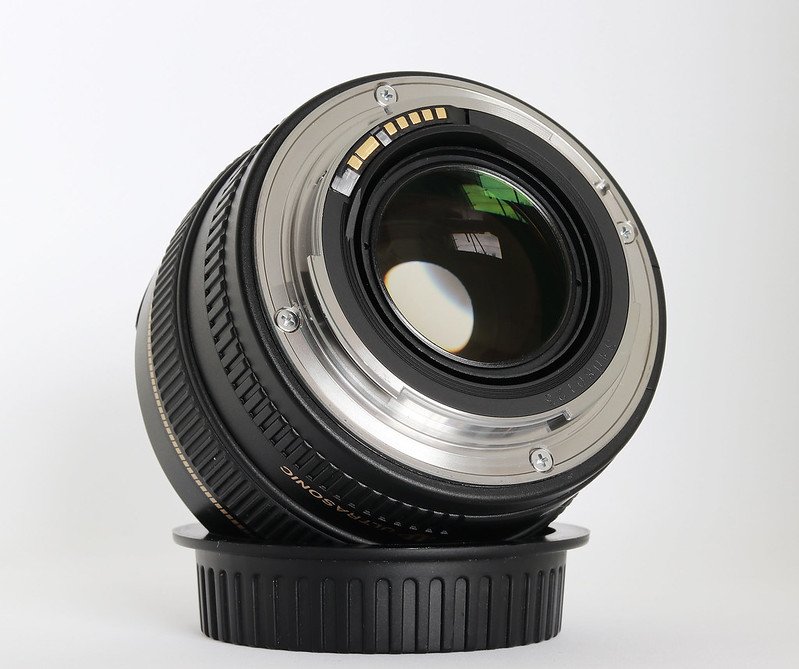 Canon EF 50mm f/1.4 USM - động cơ lấy nét USM
