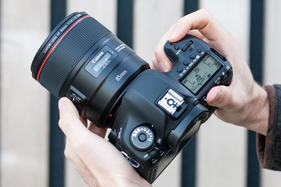 Canon EF 85mm f/1.4L IS USM - bộ ổn định hình ảnh IS