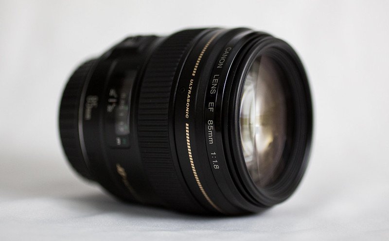 Canon EF 85mm f/1.8 USM cho màu sắc trung thực, sống động