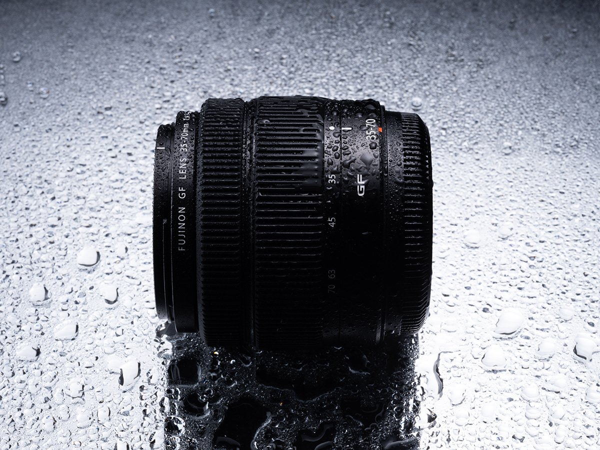 Fujifilm GF 35-70mm f/4.5-5.6 WR chống bụi và chịu ẩm tốt