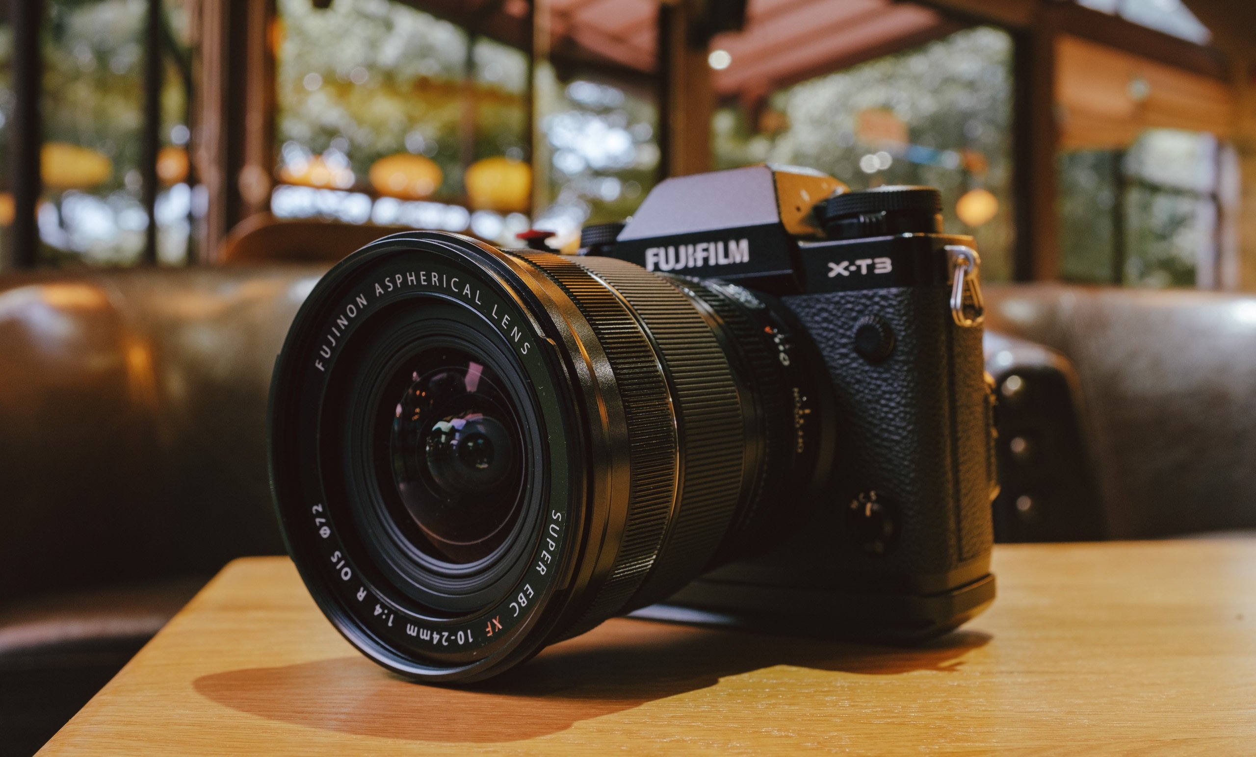 Fujifilm XF 10-24mm f4 R OIS - Thiết kế hiện đại