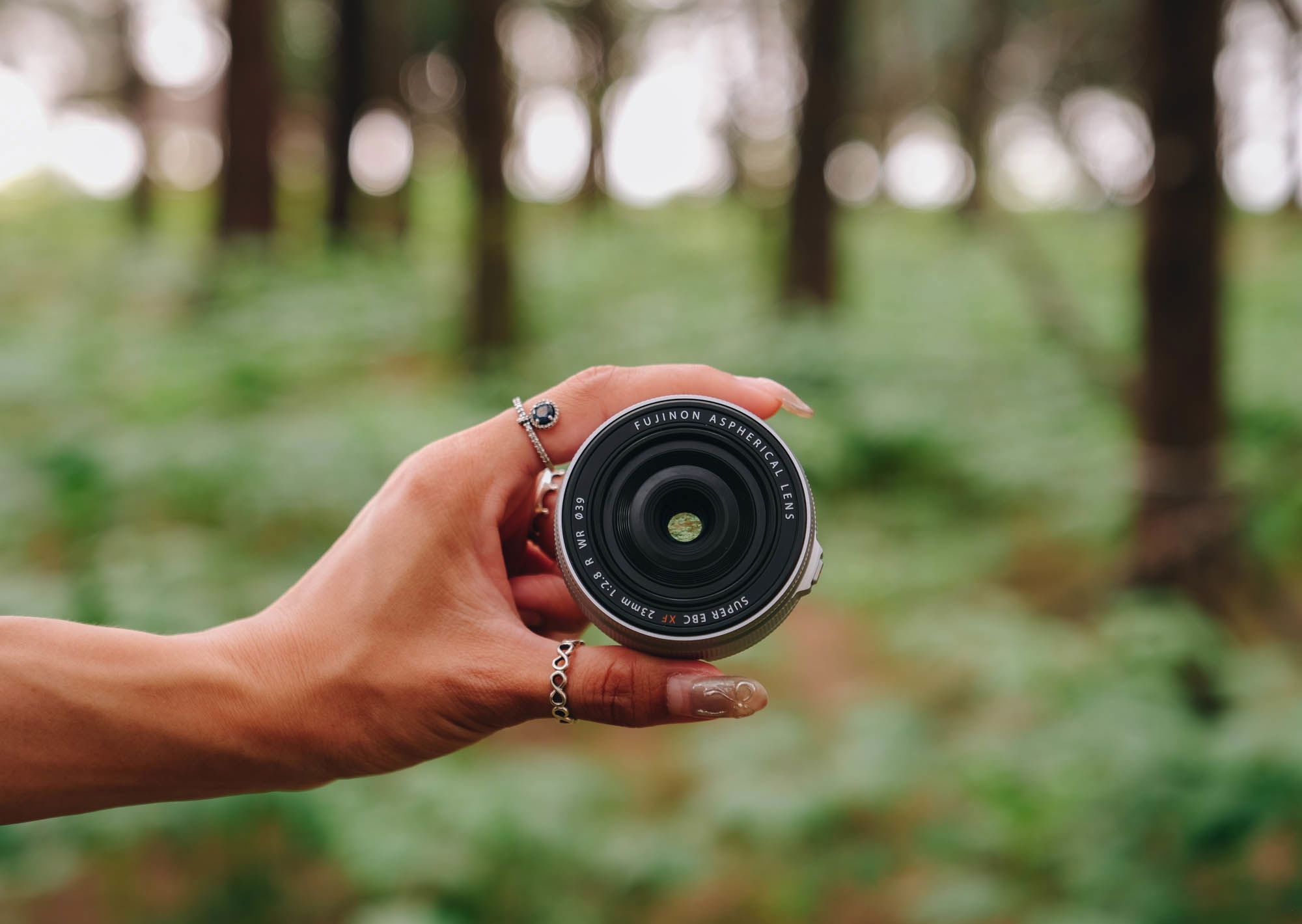 Fujifilm XF 23mm f/2.8 R WR có thiết kế siêu nhỏ gọn