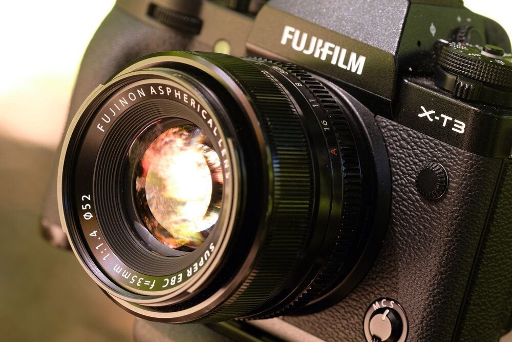 Fujifilm XF 35mm với khẩu độ tối đa  f/1.4