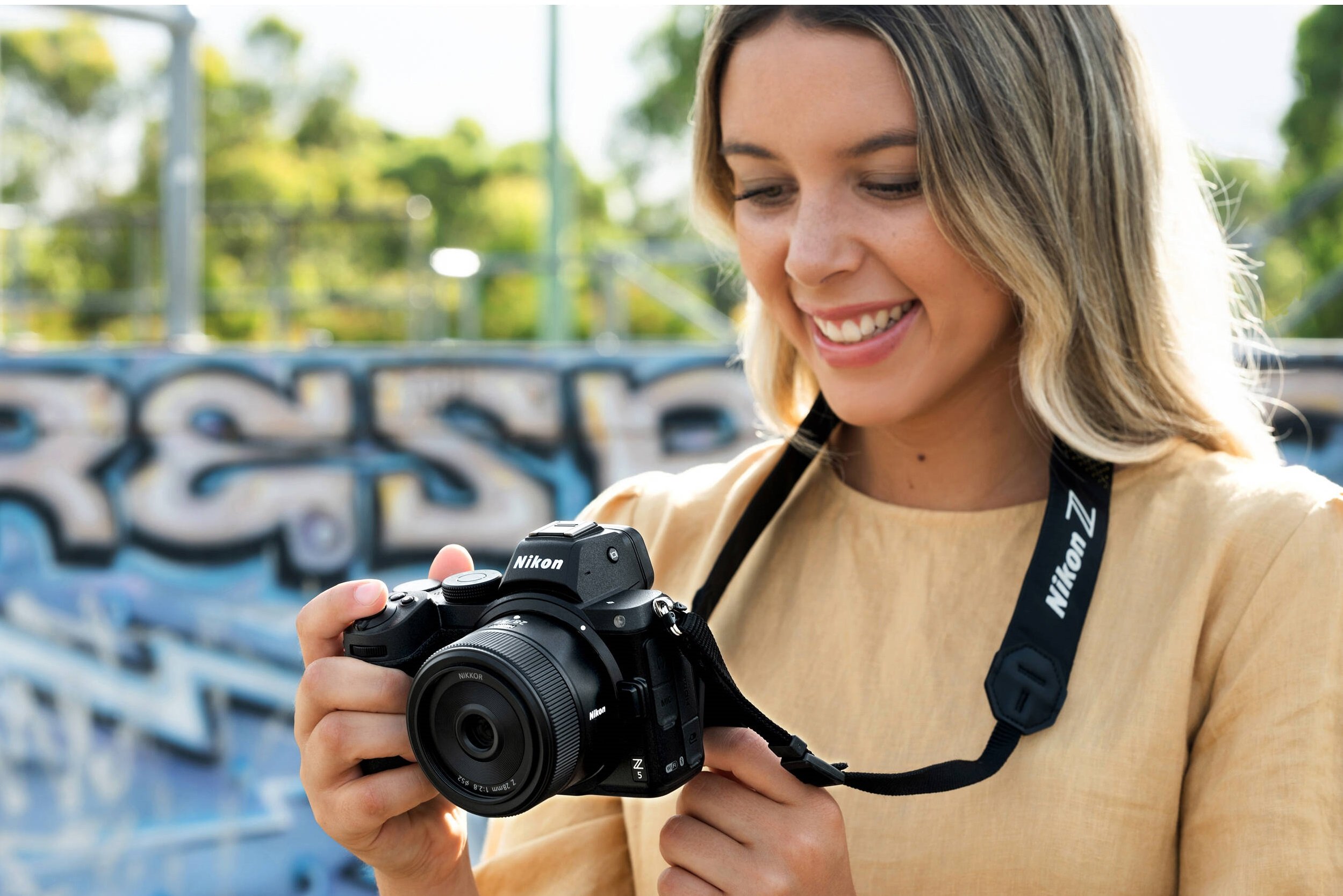 Nikon Z 28mm f/2.8 non SE được trang bị 9 thấu kính chia thành 8 nhóm