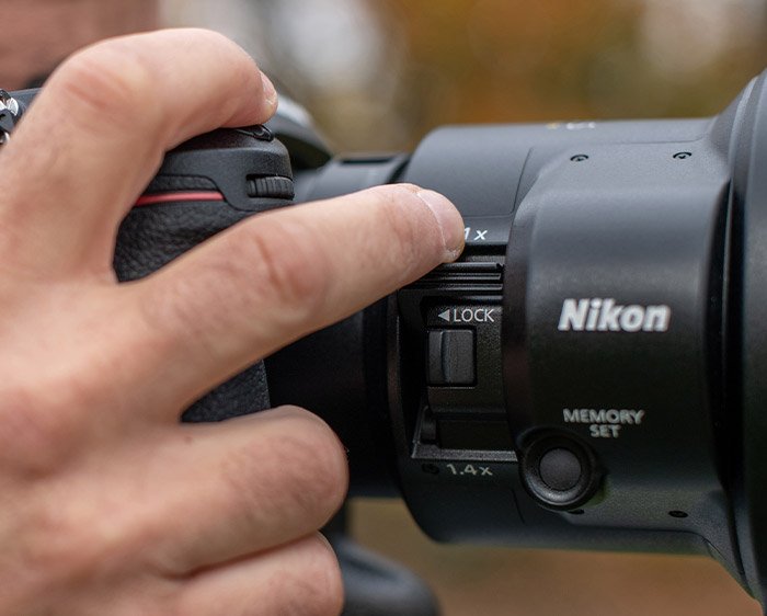 Nikon Z 400mm f/2.8 TC VR S có bố cục điều khiển trực quan