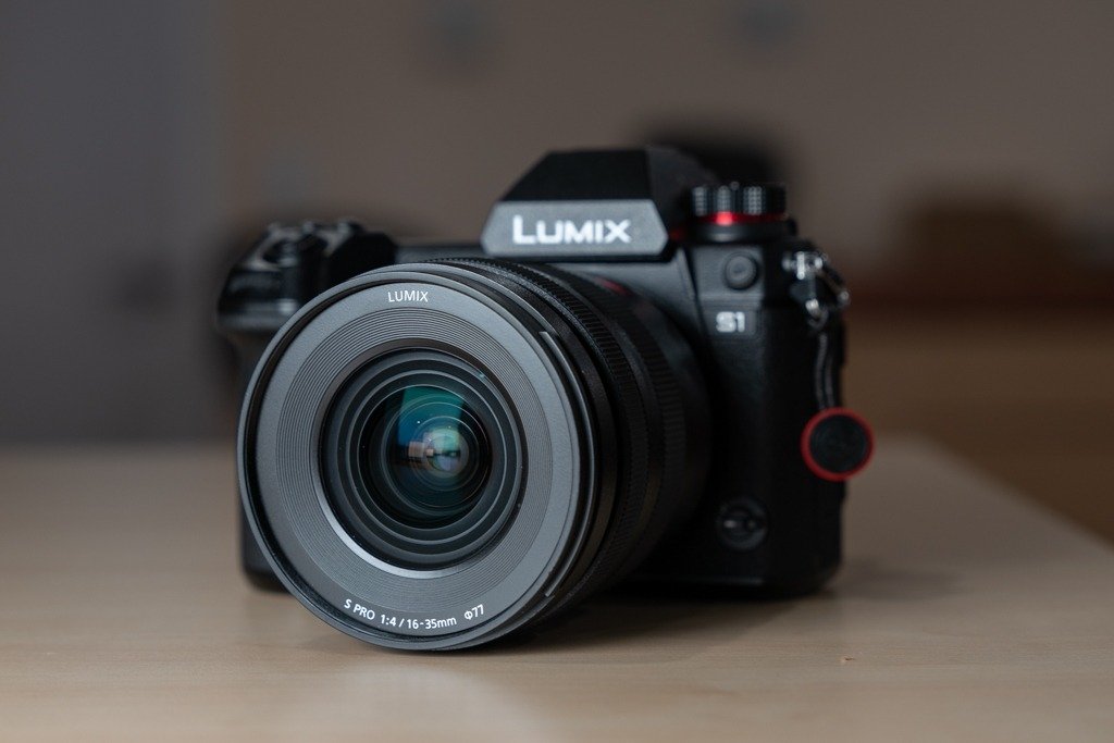 Panasonic Lumix S PRO 16-35mm f / 4 lấy nét nhanh và chính xác
