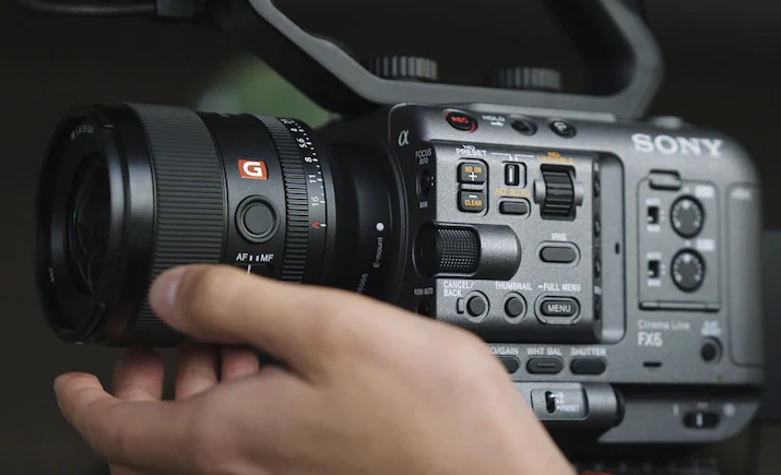 Sony E 11mm f18 phù hợp với nhiều hoạt động quay chụp khác nhau