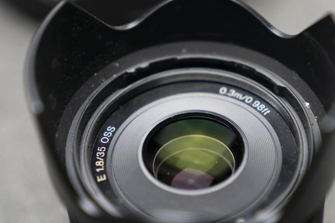Sony E 35mm F/1.8 OSS - ống kính mirrorless