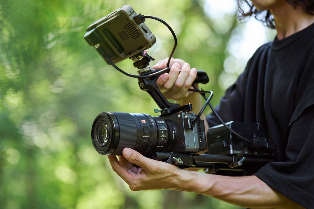 Hệ thống chống rung Optical SteadyShot được tinh chỉnh cho chụp macro