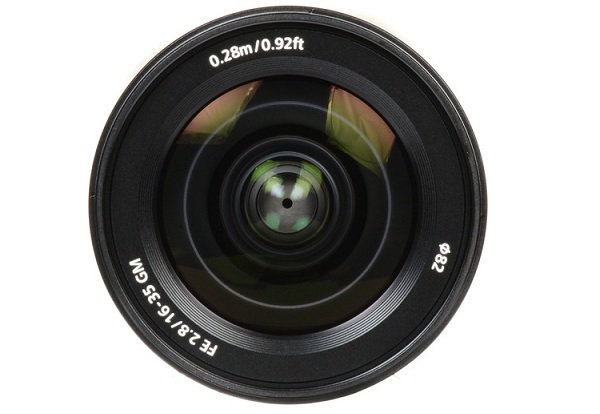 Sony FE 16-35mm f/2.8 GM chụp ảnh sáng rõ trong điều kiện thiếu sáng
