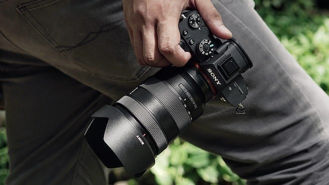 Sony Vario-Tessar T* FE 24-70mm f/4 ZA OSS có thiết kế chống bụi, chống ẩm