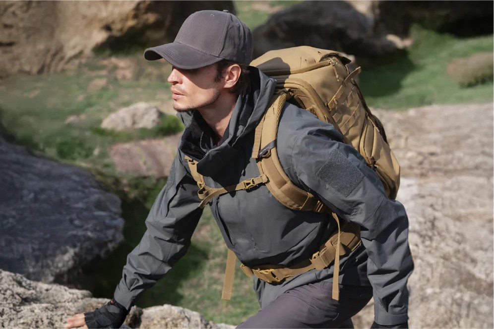 PGYTECH trang bị cho OneMo Tactical 35L hệ thống trợ lực AerisFrame