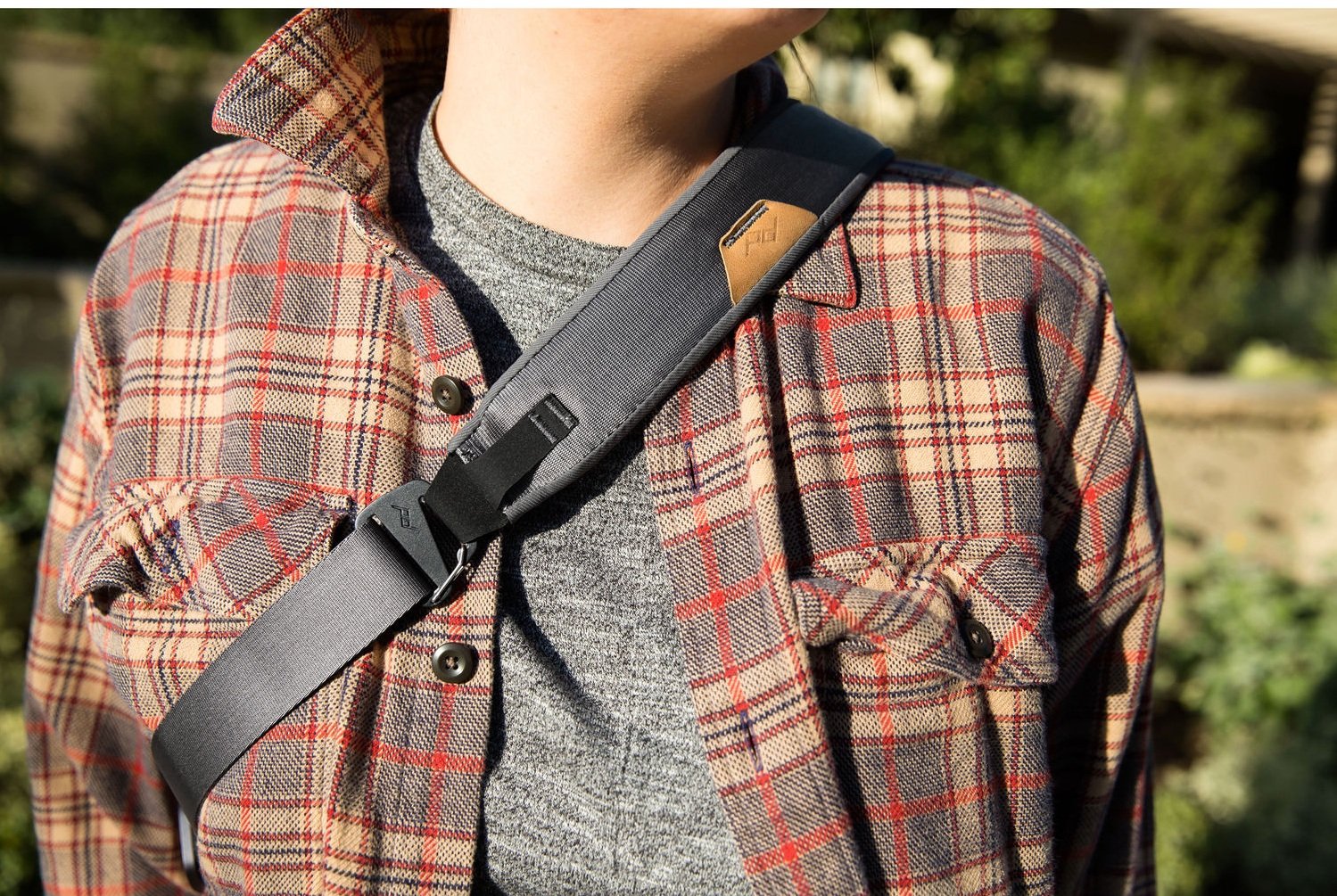 Peak Design Everyday Sling v2 3L Ash có dây đeo linh hoạt