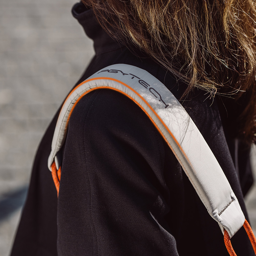 OneGo Rope Strap Bag 2 có thiết kế dây đeo bản to, êm ái