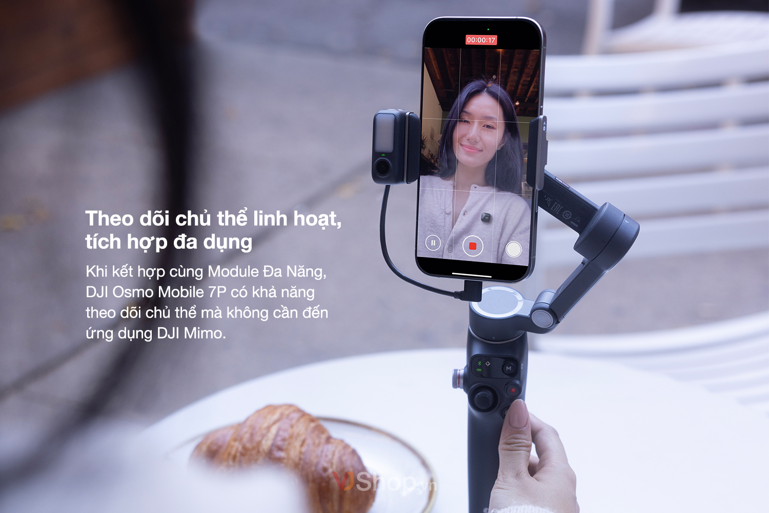 Gắn&nbsp;Multifunctional Module, DJI Osmo Mobile 7 Series&nbsp;c&oacute;&nbsp;thể&nbsp;Tracking, chụp ảnh th&ocirc;ng minh, thu nhận &acirc;m thanh từ micro DJI Mic Mini v&agrave; chiếu s&aacute;ng