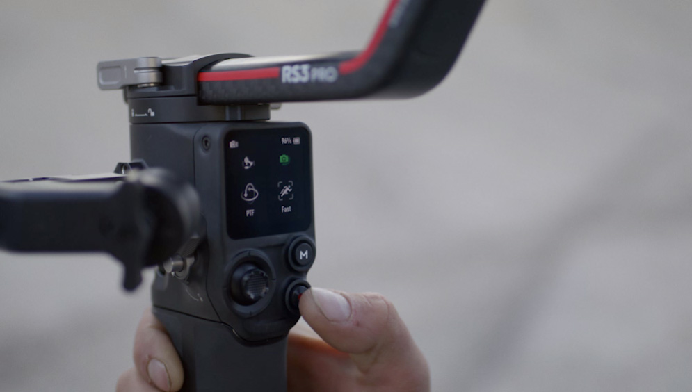 DJI RS 3 Pro cho phép điều khiển camera từ xa qua bluetooth