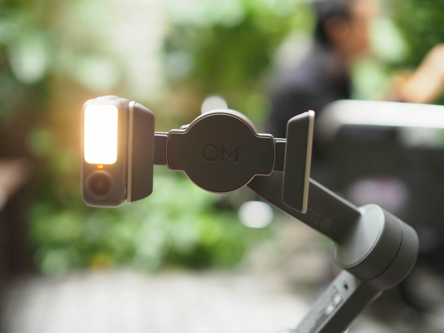 Đèn LED được tích hợp trên module DJI OM8