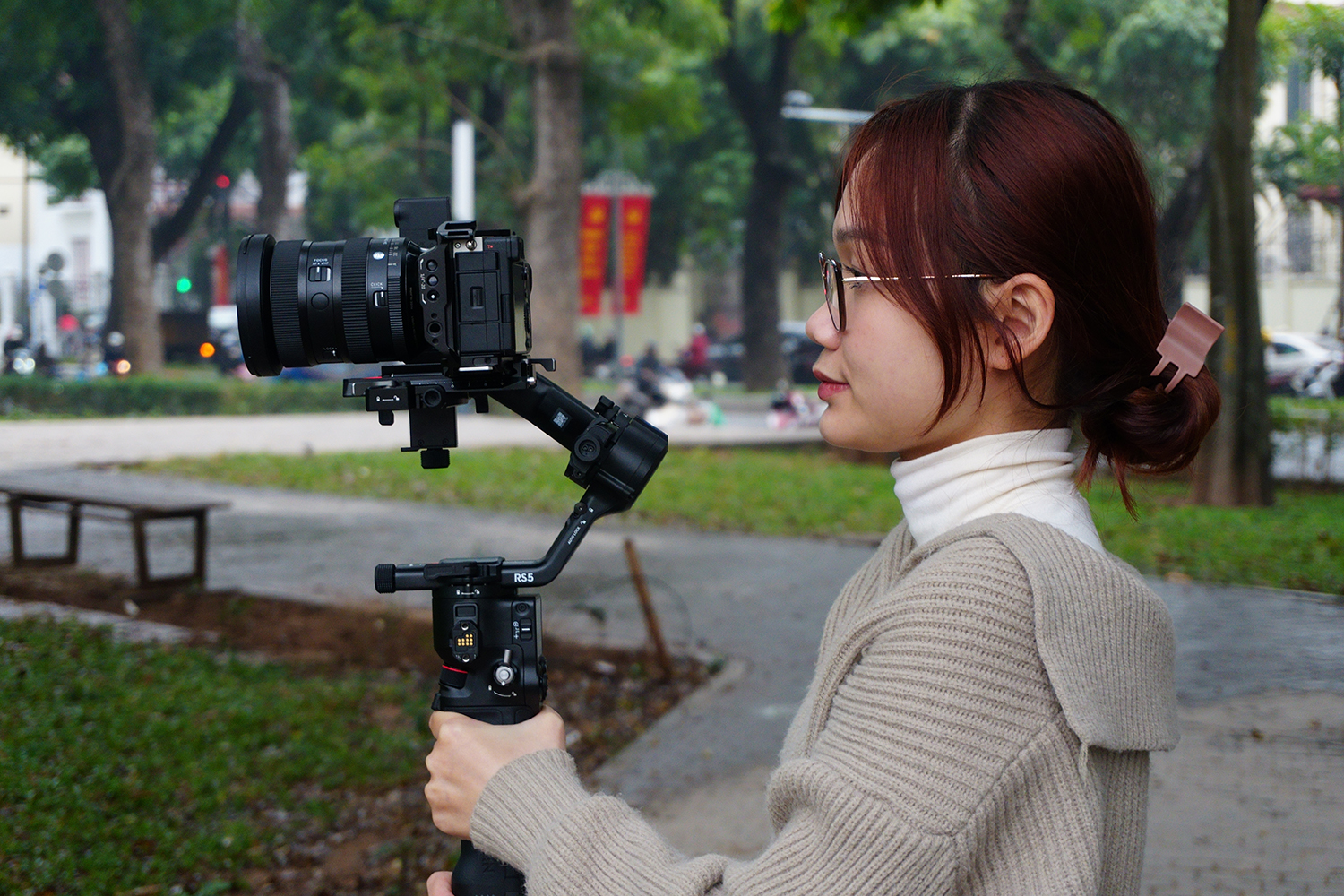 Tay cầm pin DJI RS BG70 cho thời gian chờ 30 giờ