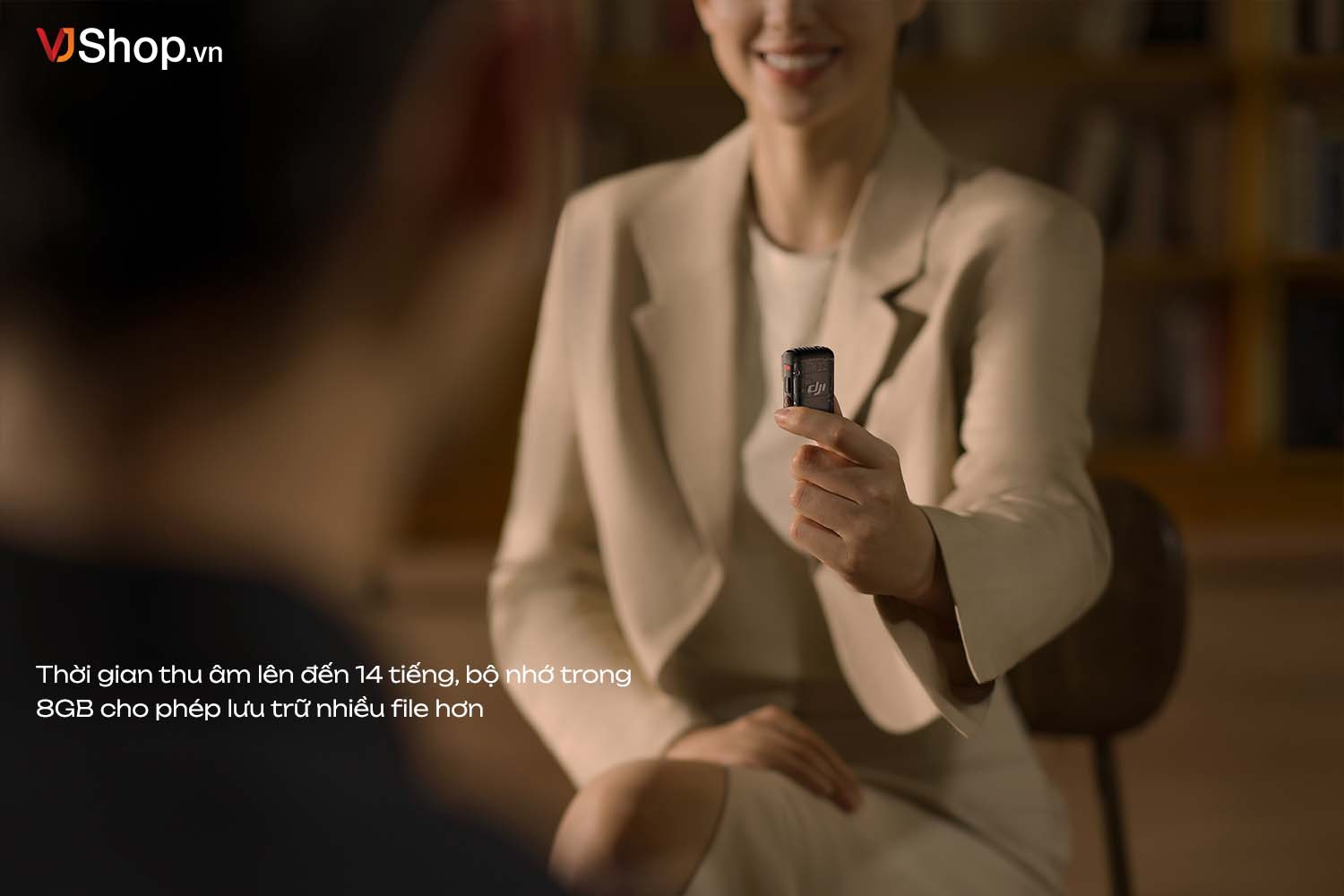 DJI Mic 2 có bộ nhớ lên đến 8 GB, cho khả năng lưu trữ bản ghi lên đến 14 giờ