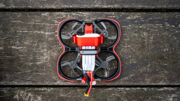 Camera Insta360 Go 3 cho FPV drone đó là Go 3 có khả năng tự cấp nguồn