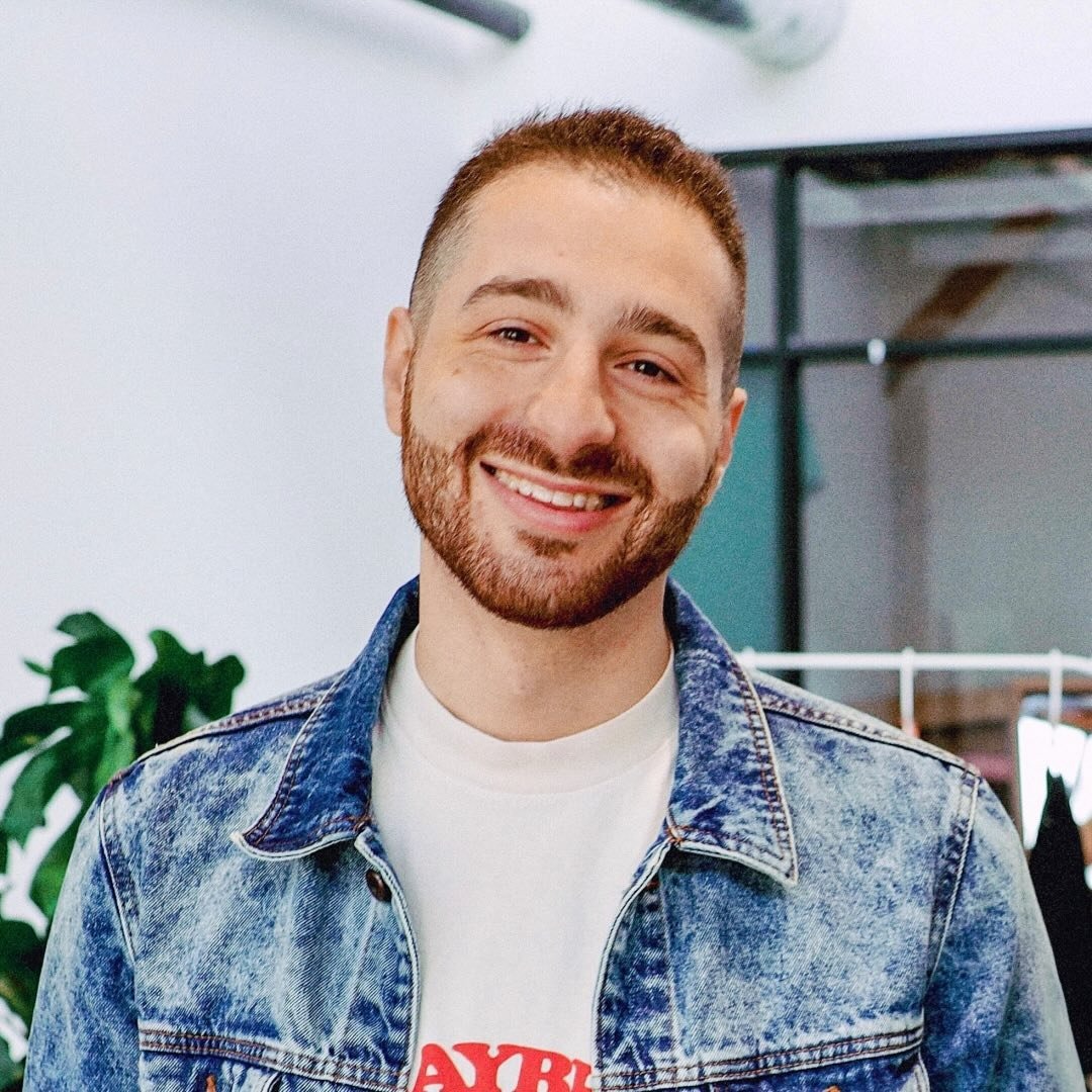 Armen Keleshian sinh ra tại Beirut, Lebanon